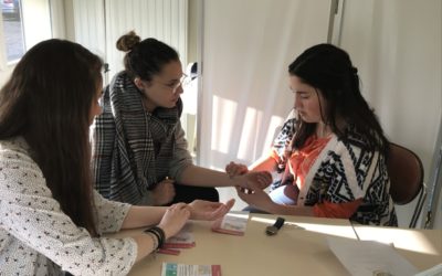 Collaboration entre les étudiants infirmiers et les élèves aides-soignants