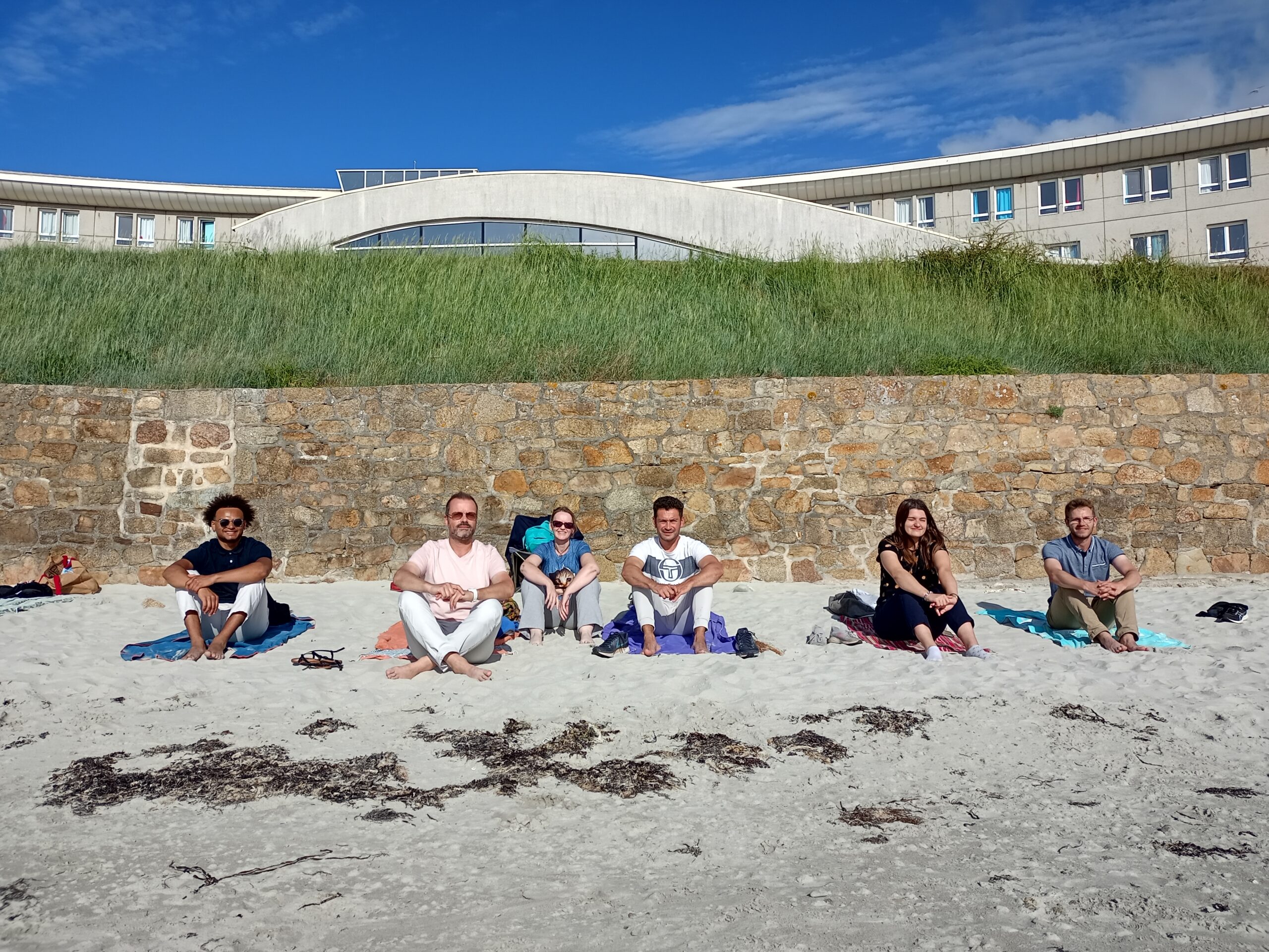 Séance de sophrologie à la plage